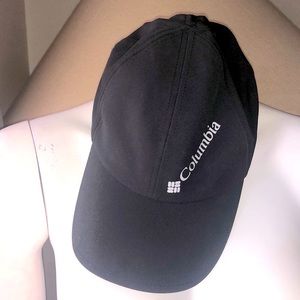 Columbia Black Omni-Shade Adjustable Baseball Hat